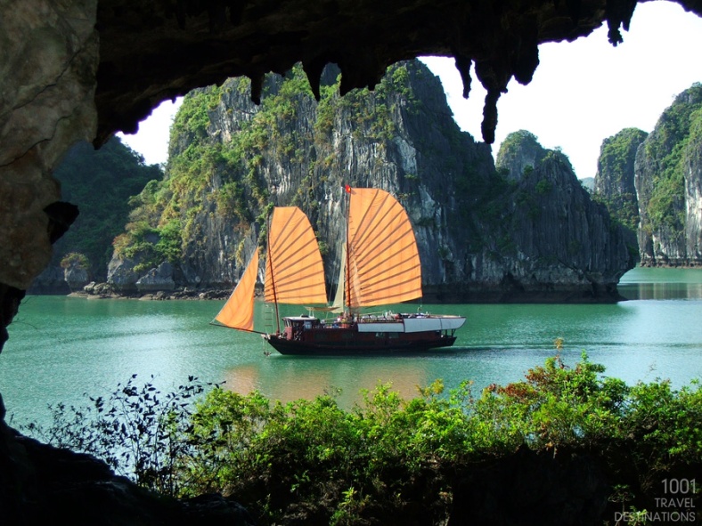 Vietnam_Ha_Long_bay_1001_travel_destinations